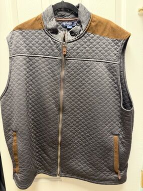 Daniel Cremieux Quilted Gray Vest with Brown Shoulder and Pocket Trim